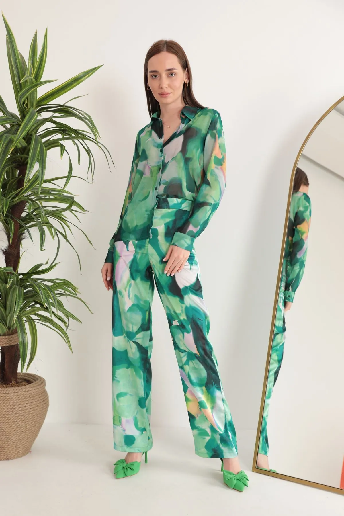 KKT Satin Fabric Watercolor Effect Floral Pattern Women's Trousers-Green - Tynaarlo