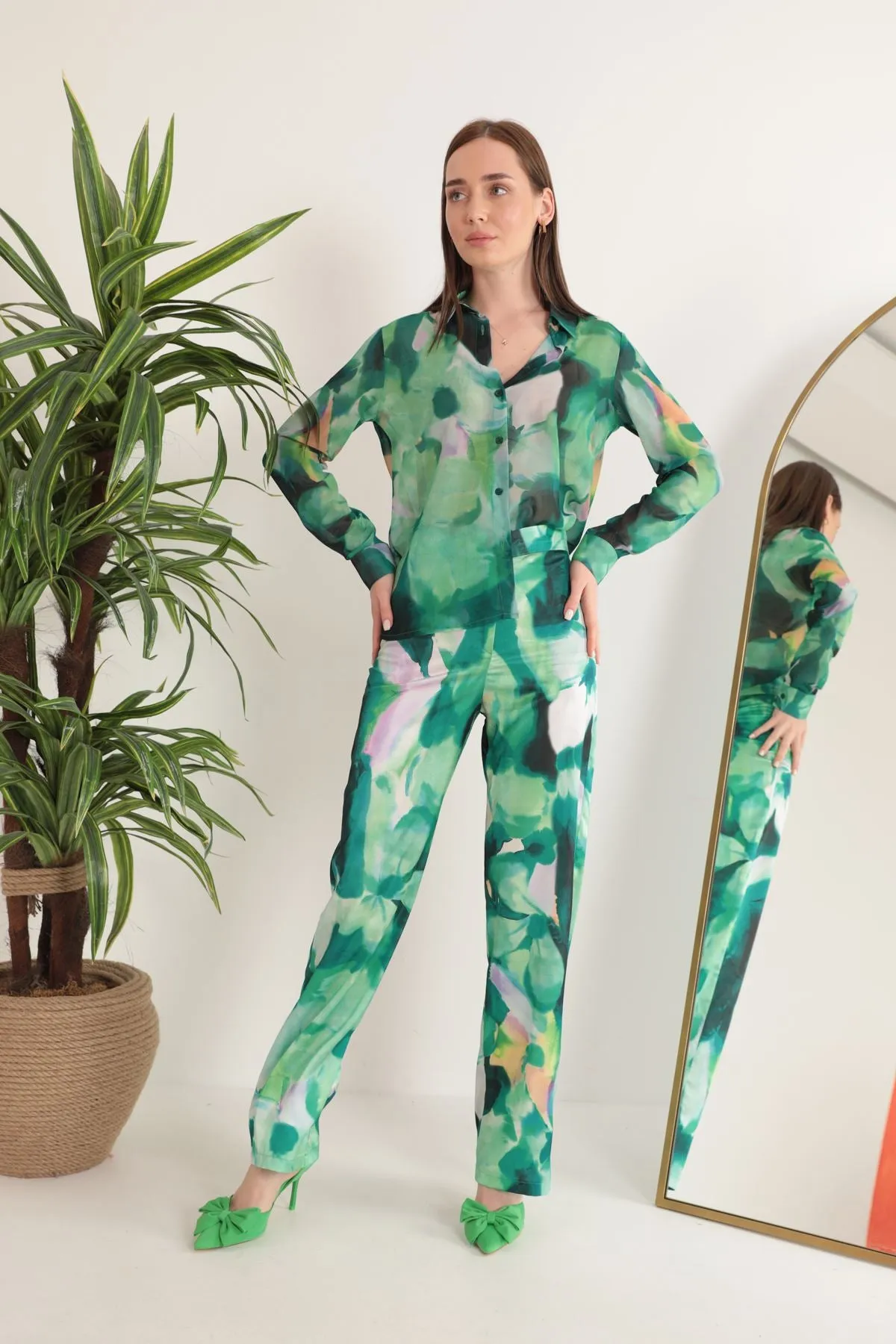 KKT Satin Fabric Watercolor Effect Floral Pattern Women's Trousers-Green - Tynaarlo