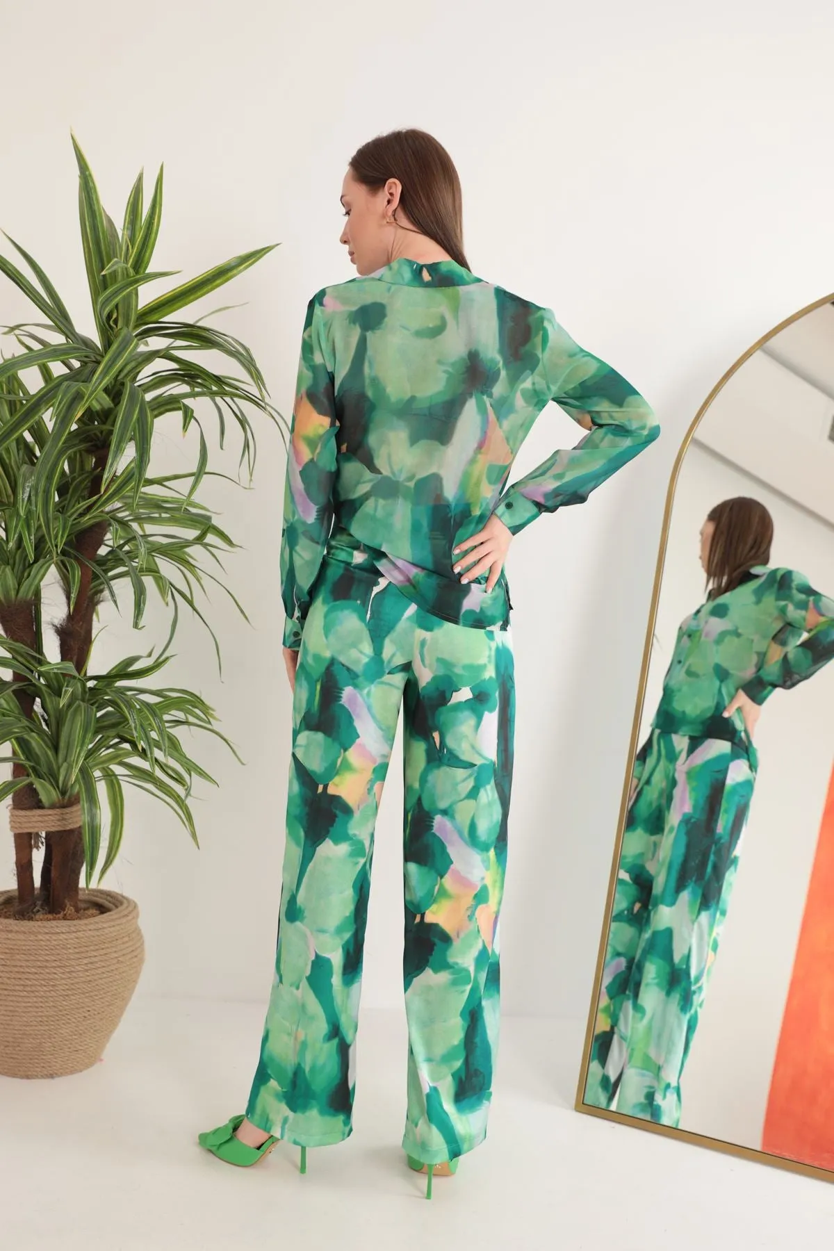 KKT Satin Fabric Watercolor Effect Floral Pattern Women's Trousers-Green - Tynaarlo