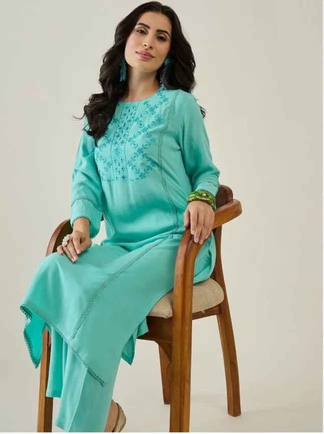 Women Yoke Design Regular Thread Work Kurta with Trousers