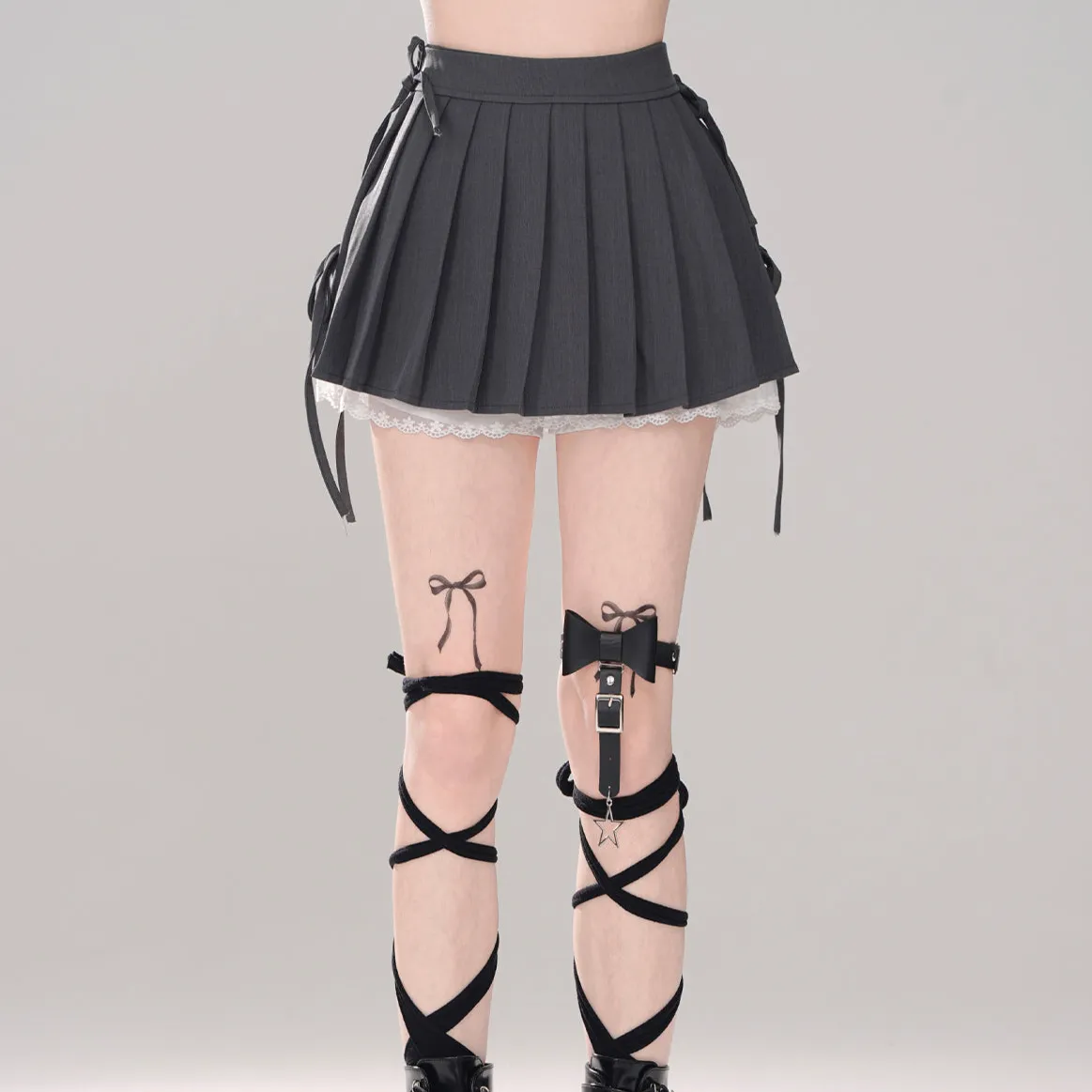 Young Eyes Gray & Floral Pleated Mini Skirt